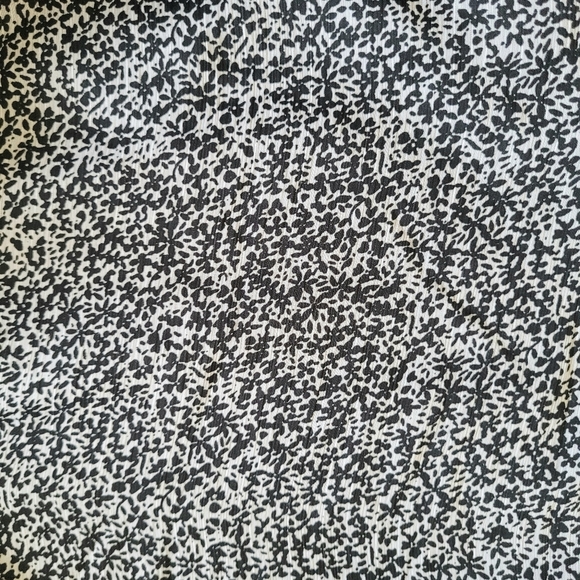 CeCe Cascading Puffy Sleeves Top - Picture 13 of 13